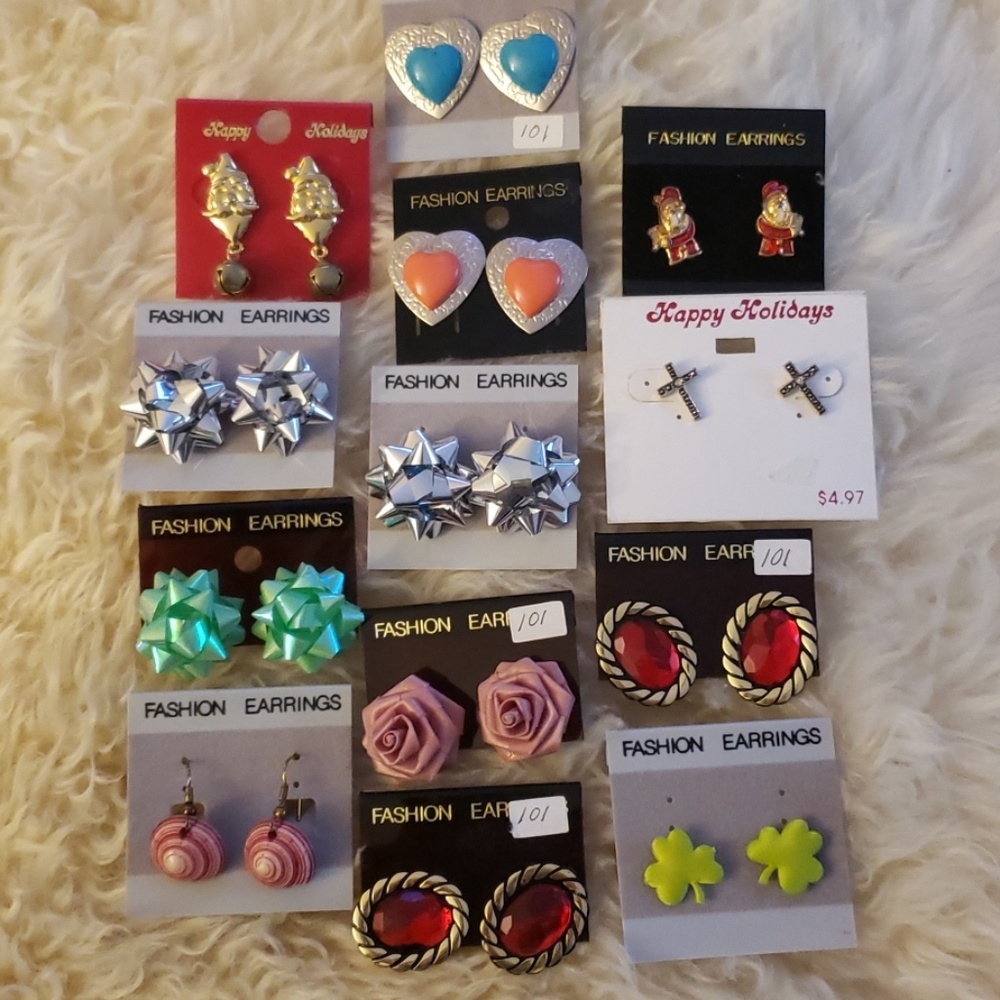Assorted earrings (all included!)